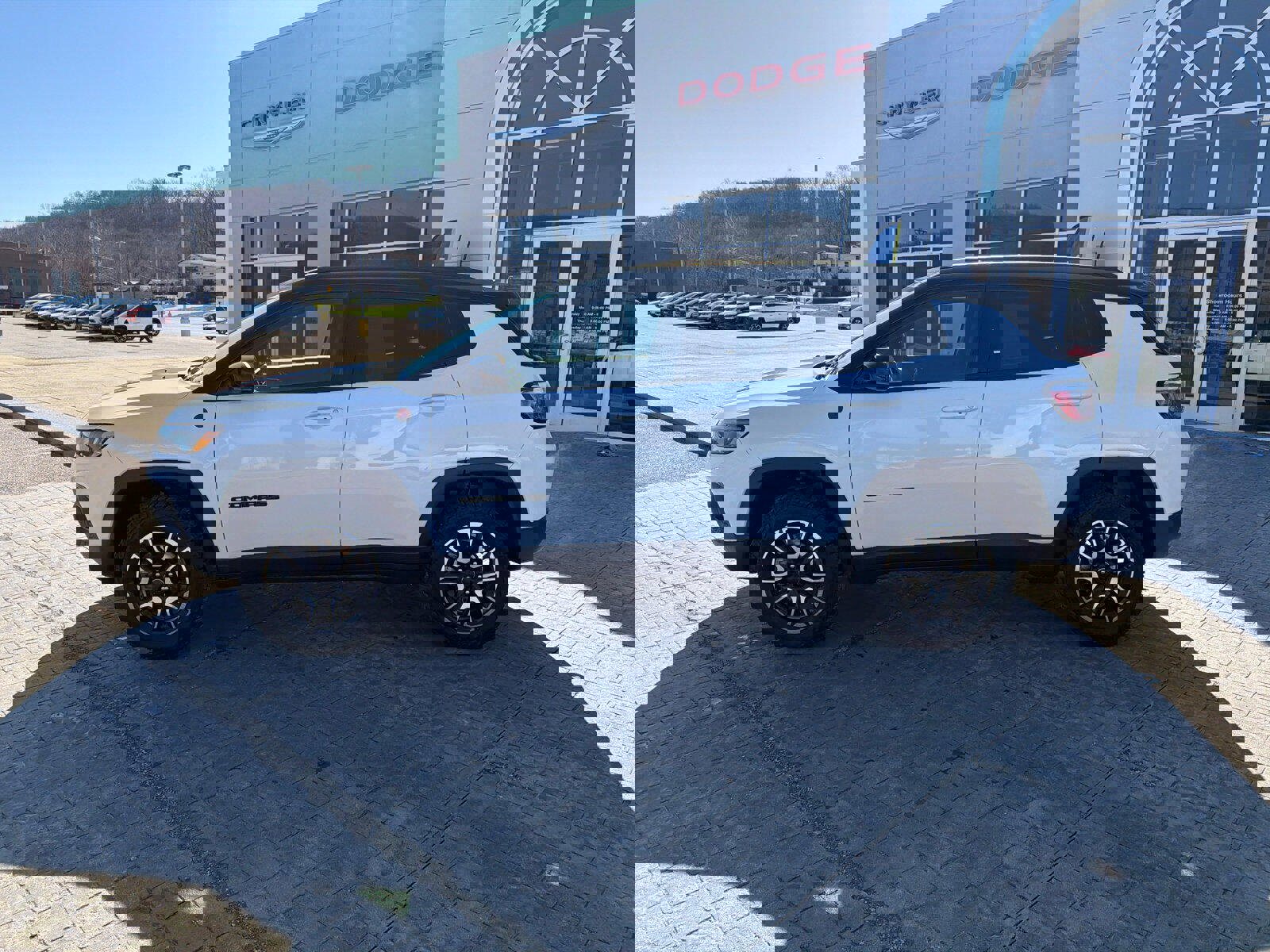 Used 2025 Jeep Compass Trailhawk image 5
