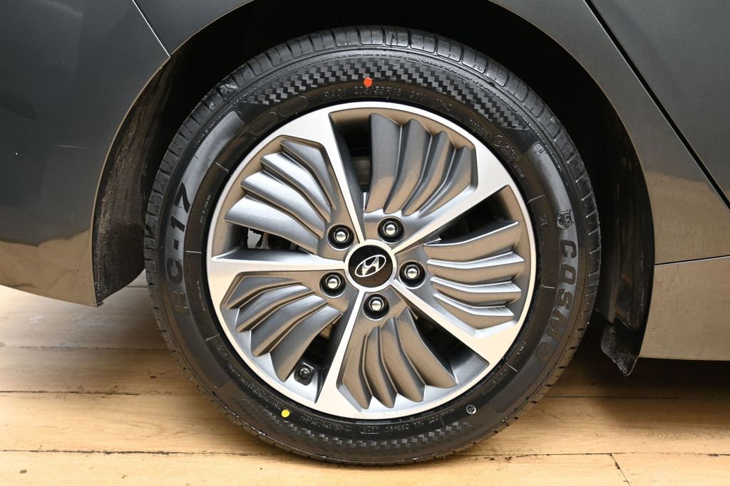Used 2022 Hyundai Ioniq Limited FWD image 12