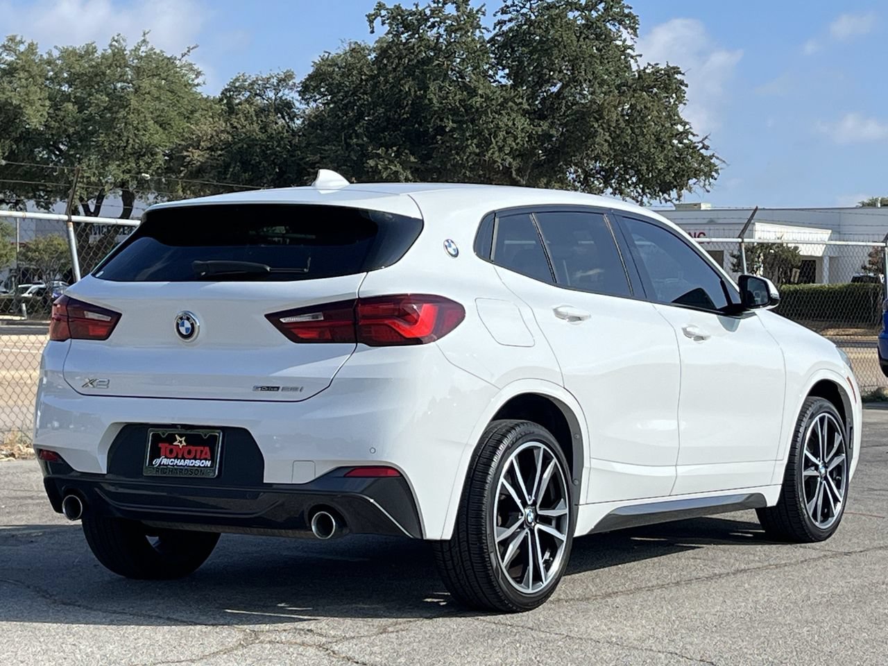 Used 2023 BMW X2 sDrive28i w/ M Sport Package FWD image 4