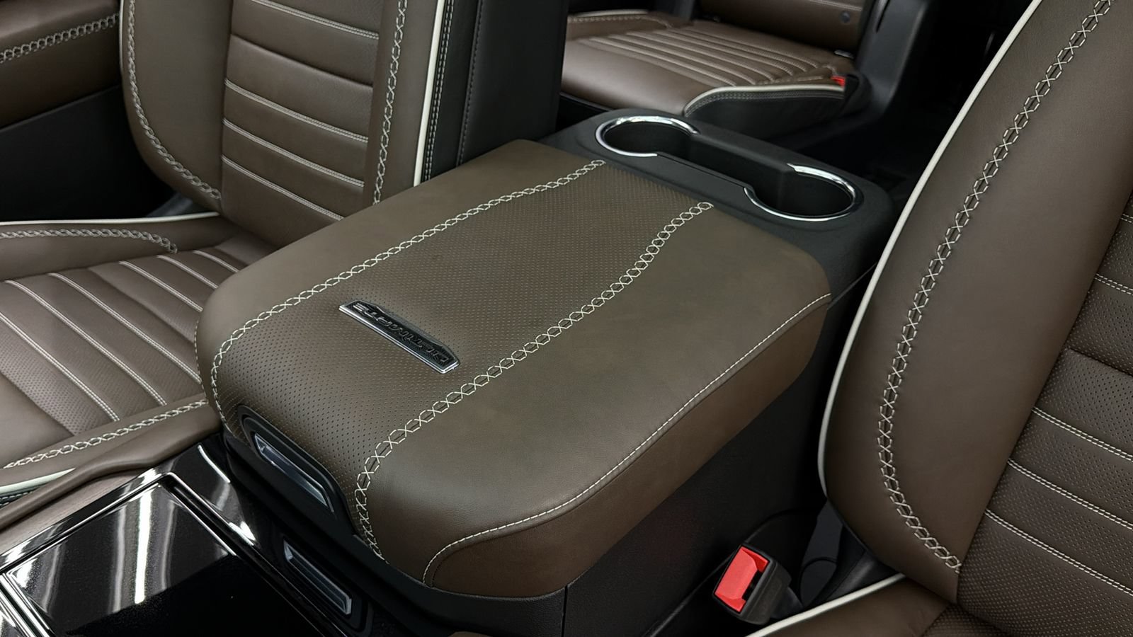 Used 2026 GMC Yukon XL Denali Ultimate w/ LPO, Floor Liner Package AWD/4WD image 33