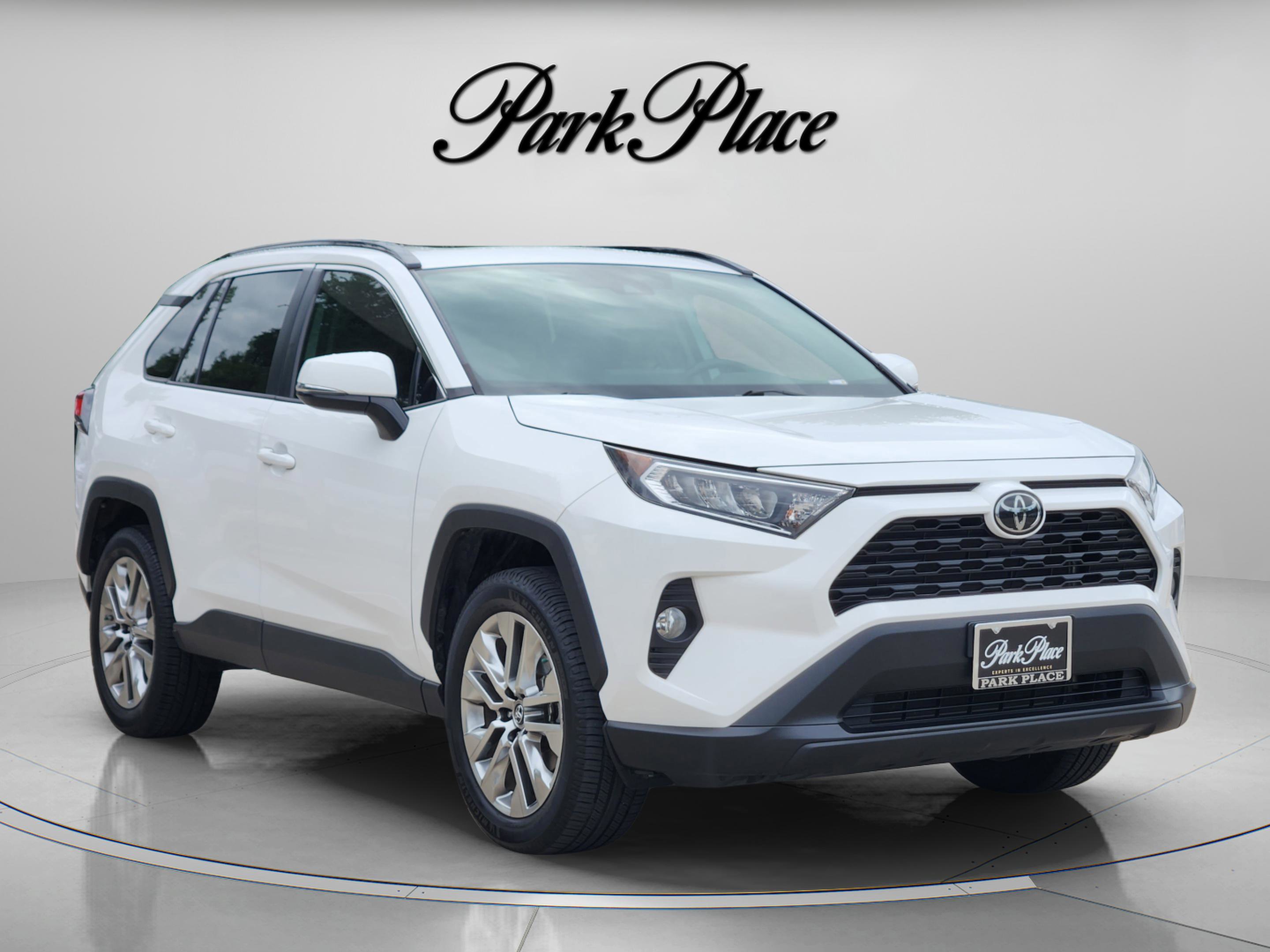Used 2019 Toyota RAV4 XLE Premium FWD image 4