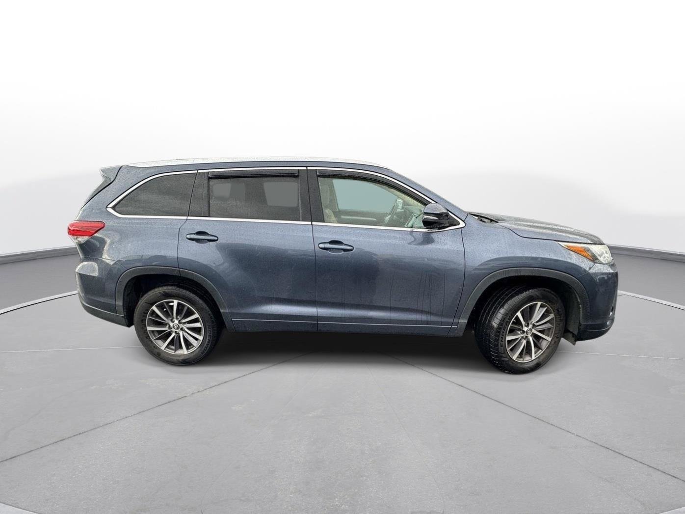 Used 2018 Toyota Highlander XLE image 5