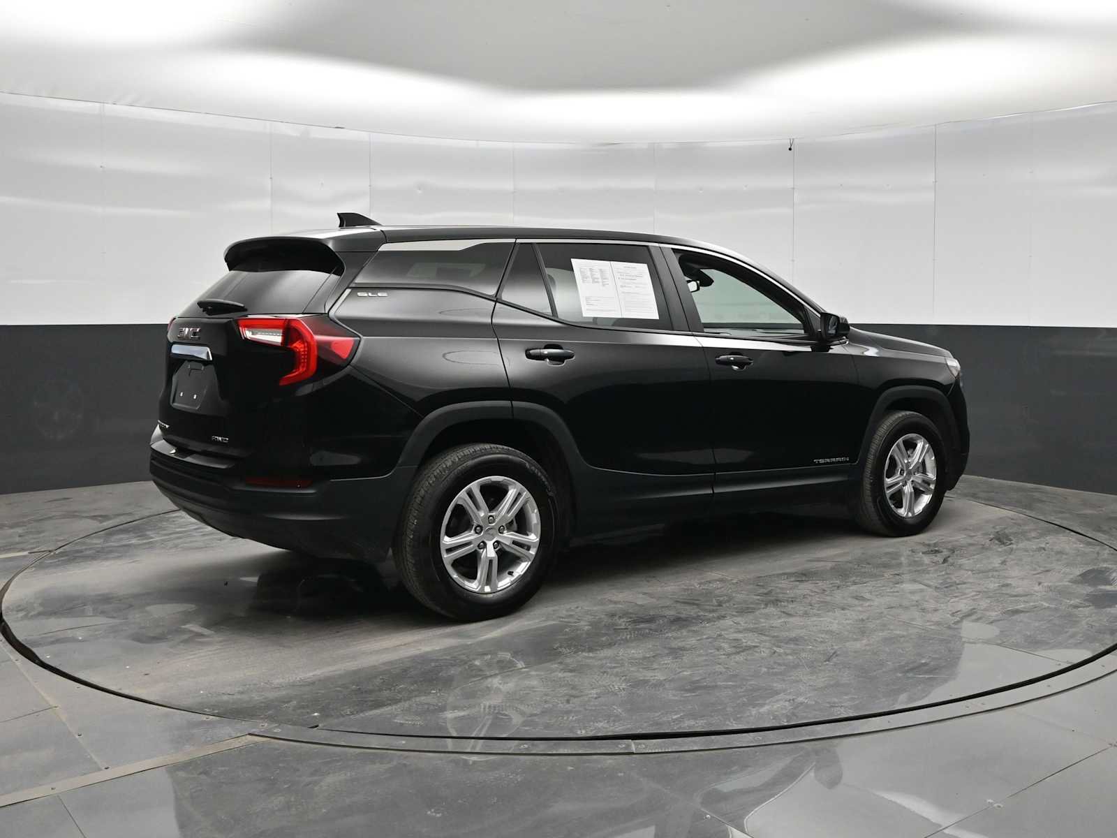 Used 2024 GMC Terrain SLE AWD/4WD image 7