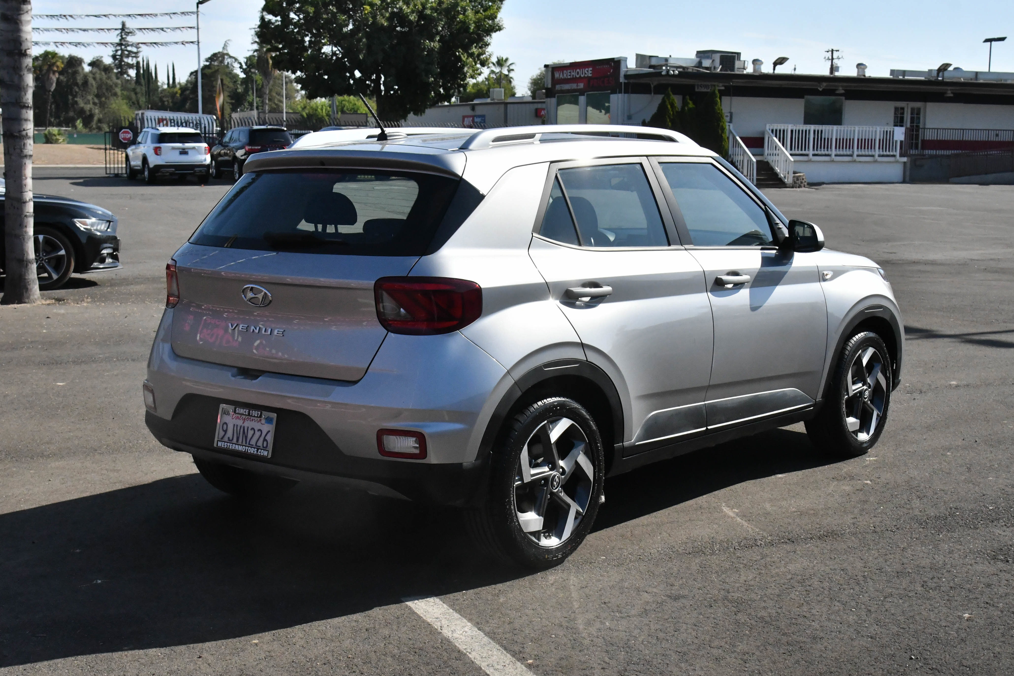 Used 2023 Hyundai Venue SEL w/ Cargo Package image 8