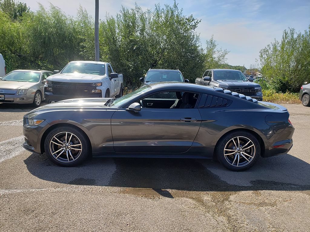 Used 2017 Ford Mustang Coupe RWD image 2