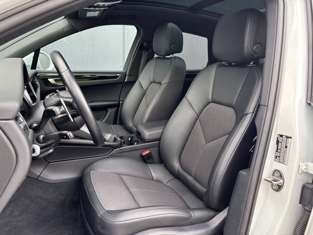 Certified 2023 Porsche Macan AWD/4WD image 5