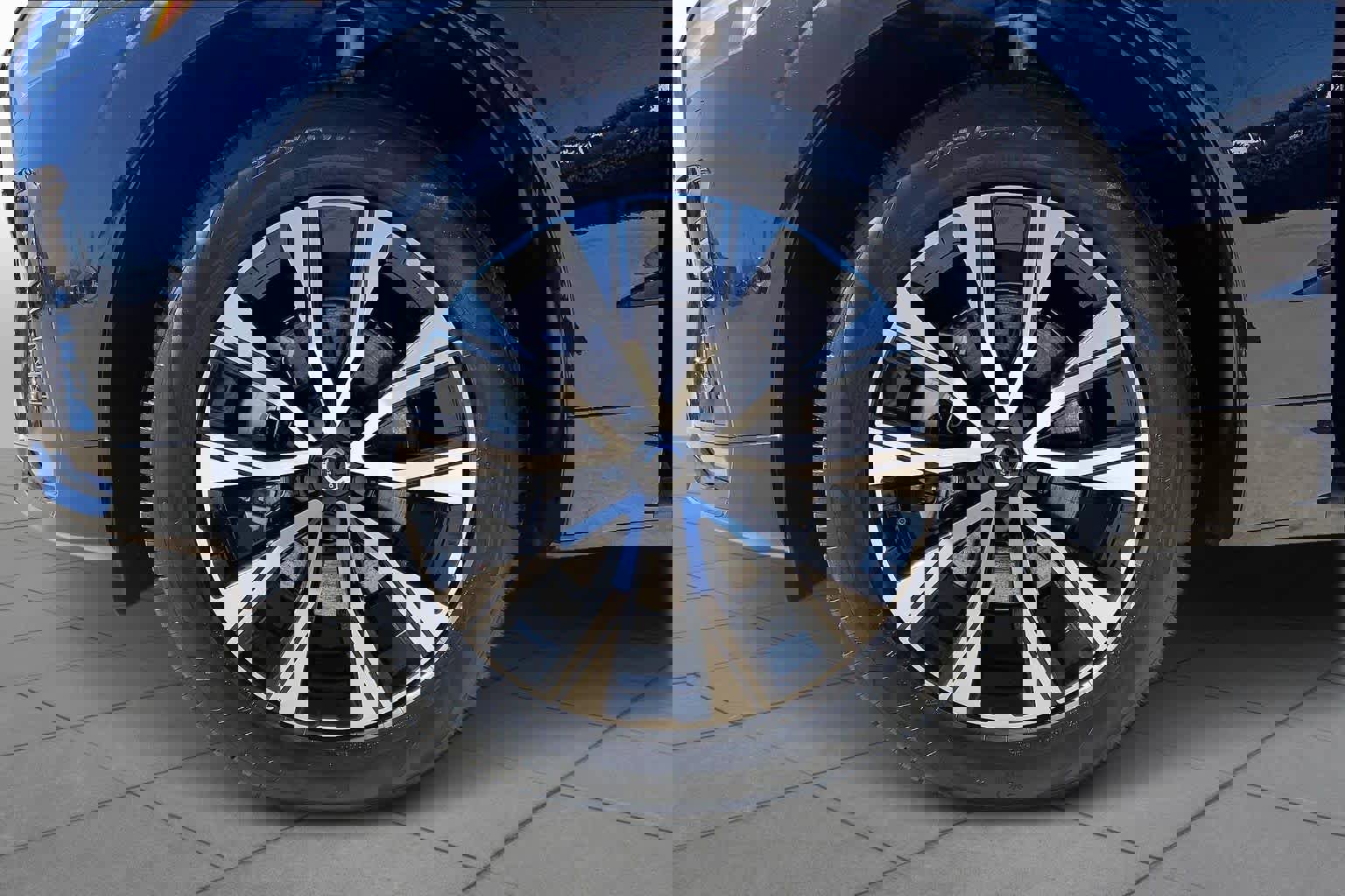 Used 2025 Volvo XC60 B5 Plus image 10