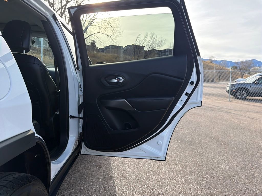 Used 2021 Jeep Cherokee Limited image 24