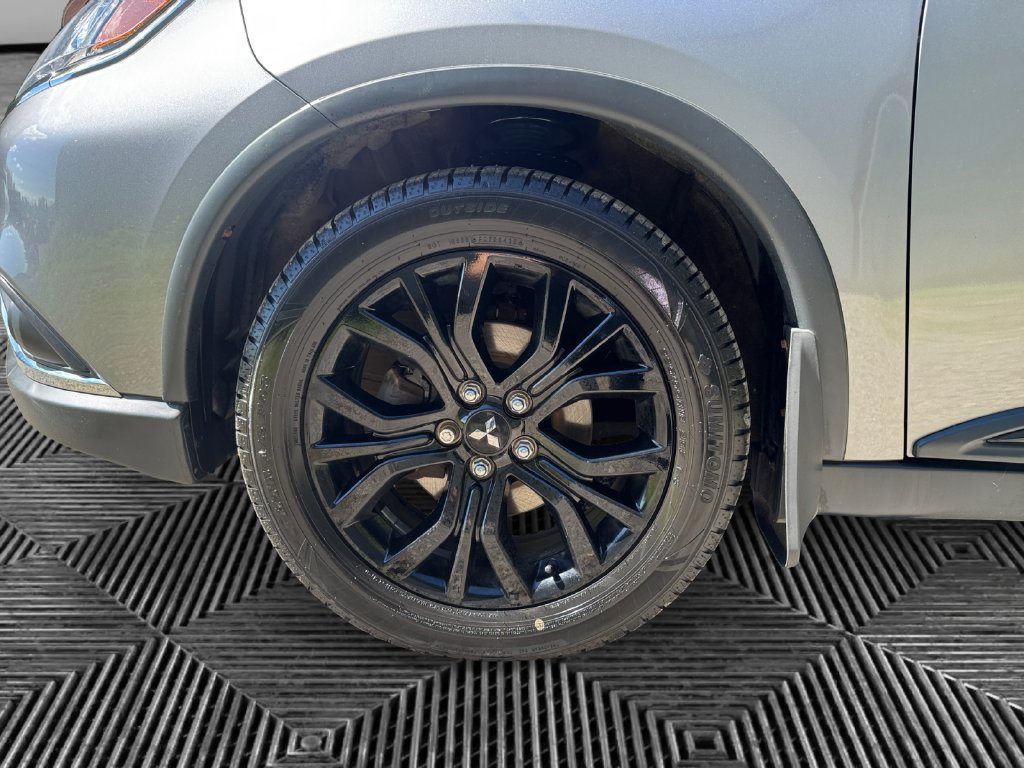 Used 2019 Mitsubishi Outlander AWD image 14