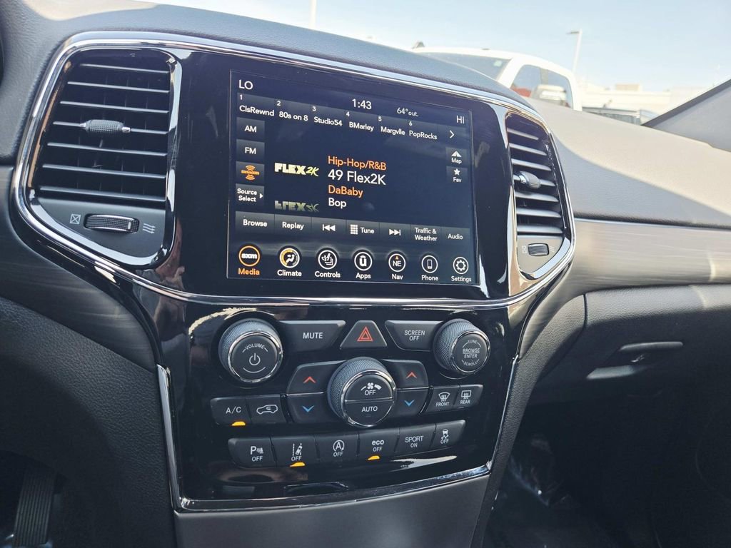 Used 2022 Jeep Grand Cherokee Laredo X AWD/4WD image 23