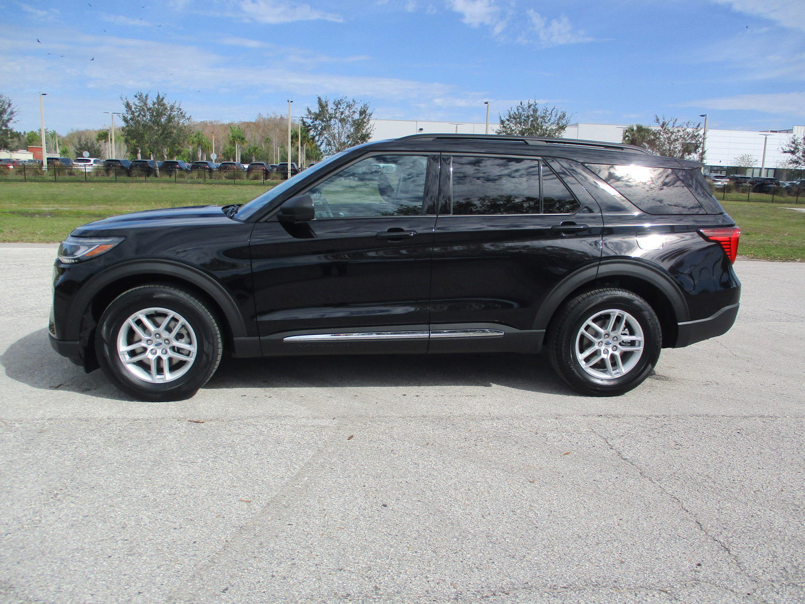 New 2025 Ford Explorer Active w/ Active Comfort Package image 4