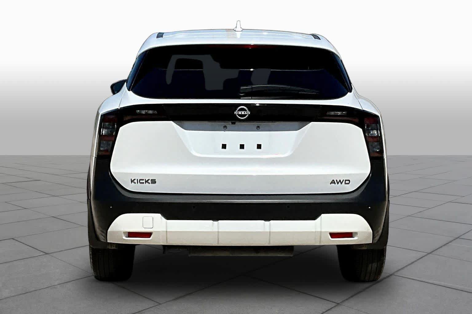 Used 2025 Nissan Kicks SV AWD/4WD image 8