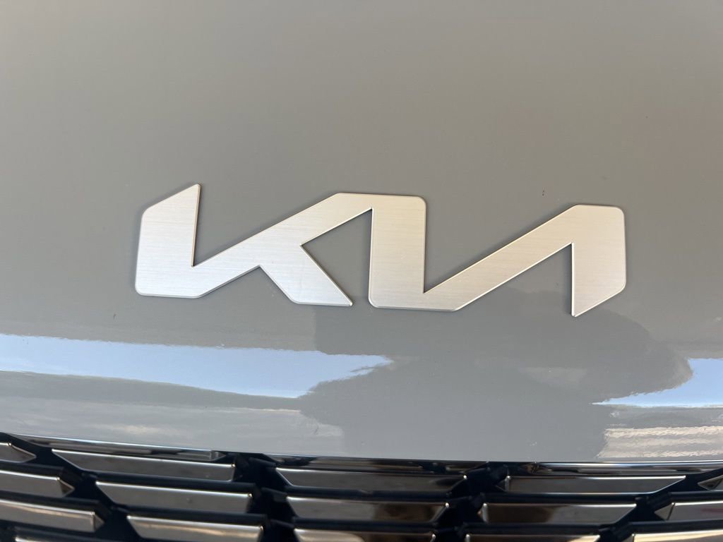 Certified 2024 Kia Carnival SX image 29