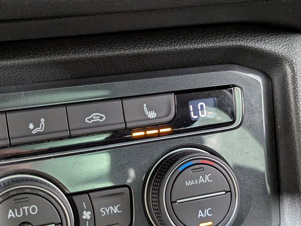 Used 2019 Volkswagen Tiguan SE FWD image 17
