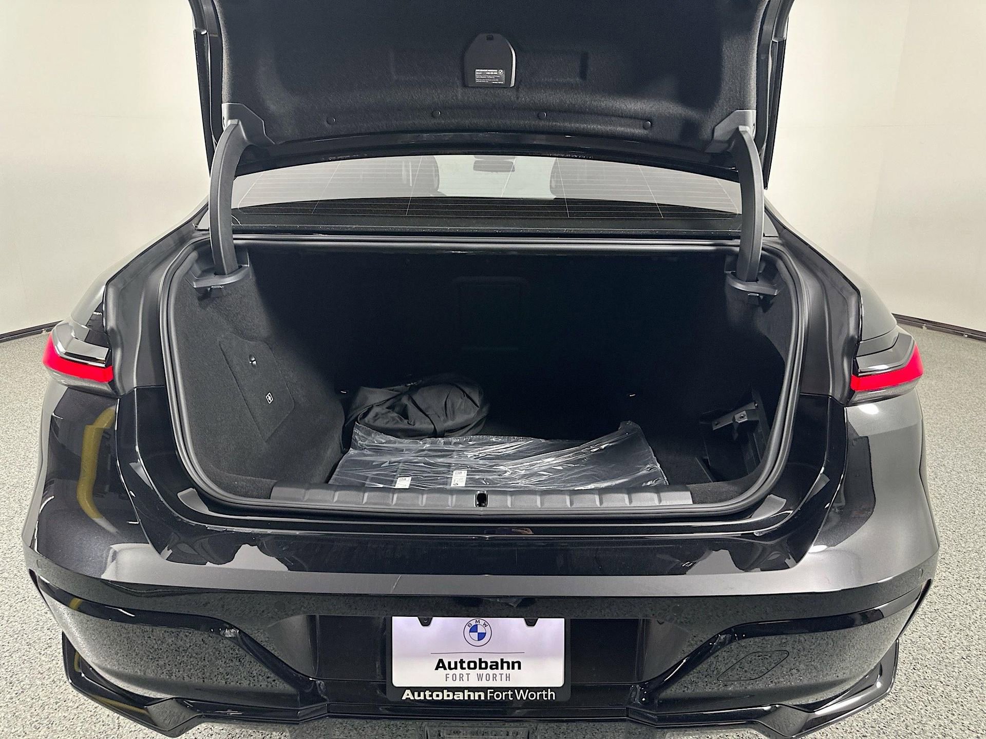 New 2026 BMW 750e xDrive w/ Executive Package image 29