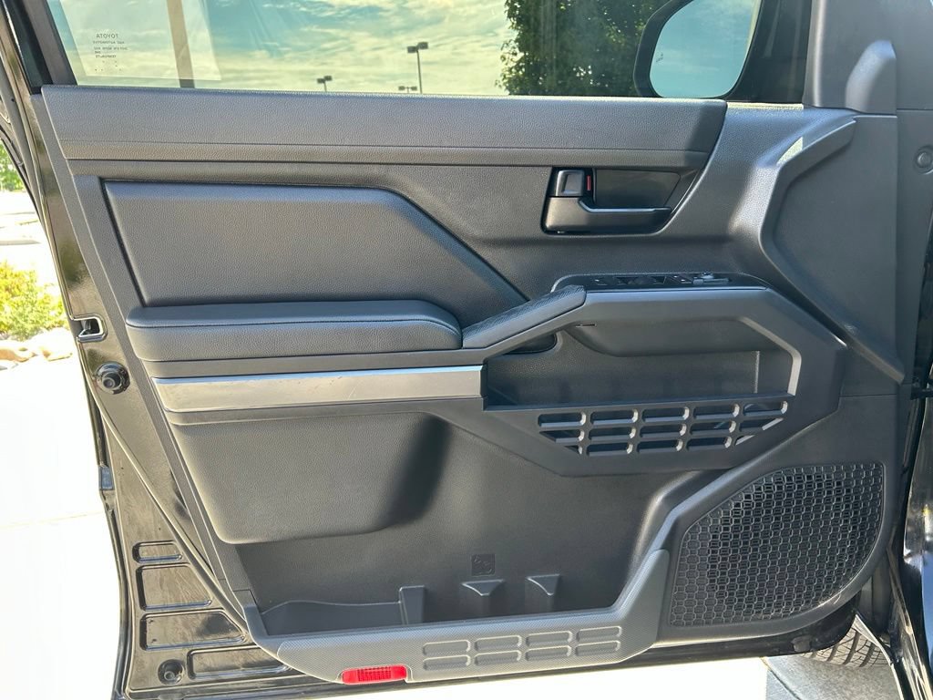 Used 2025 Toyota Tacoma SR5 AWD/4WD image 23