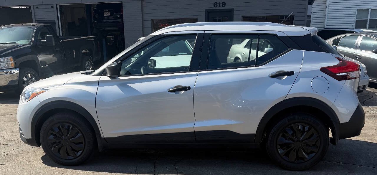 Used 2019 Nissan Kicks S FWD image 14