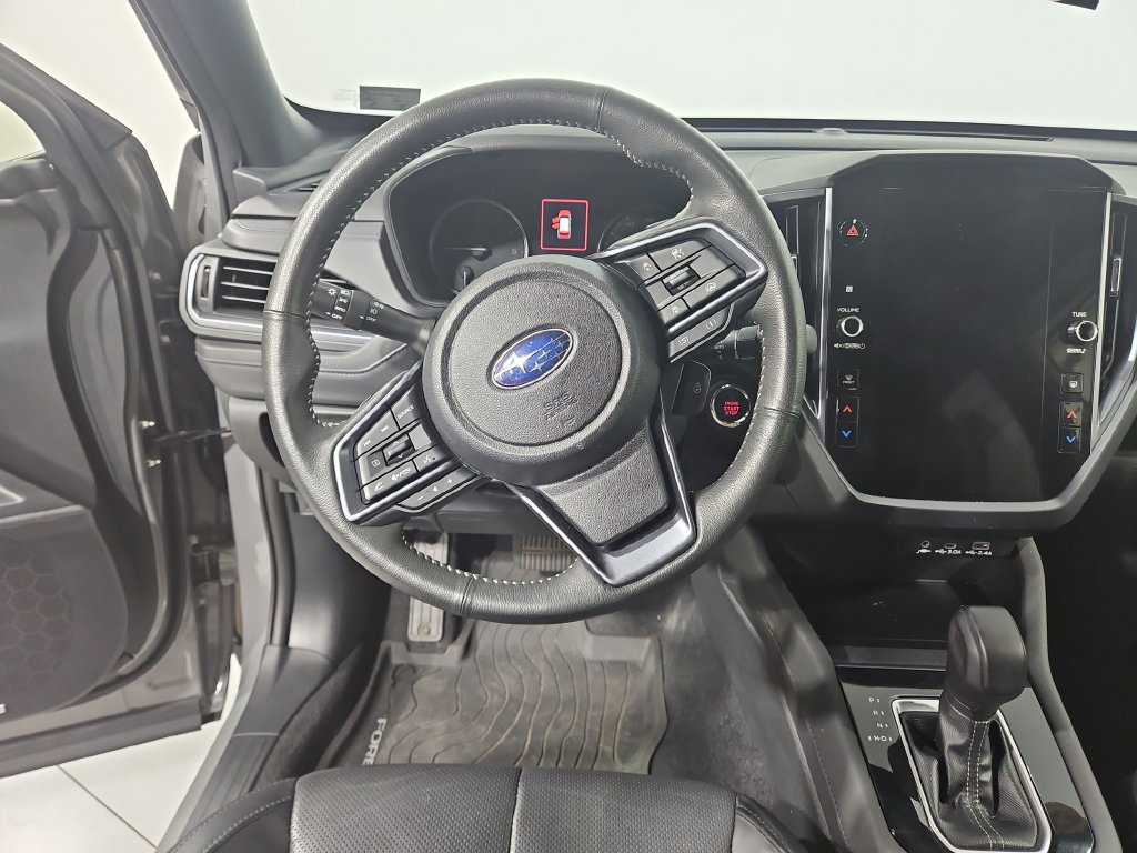 Used 2025 Subaru Forester Limited AWD/4WD image 15