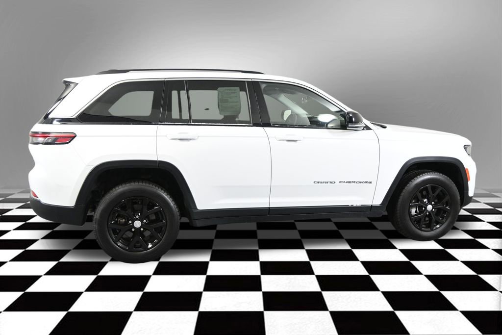 Used 2023 Jeep Grand Cherokee Limited AWD/4WD image 9
