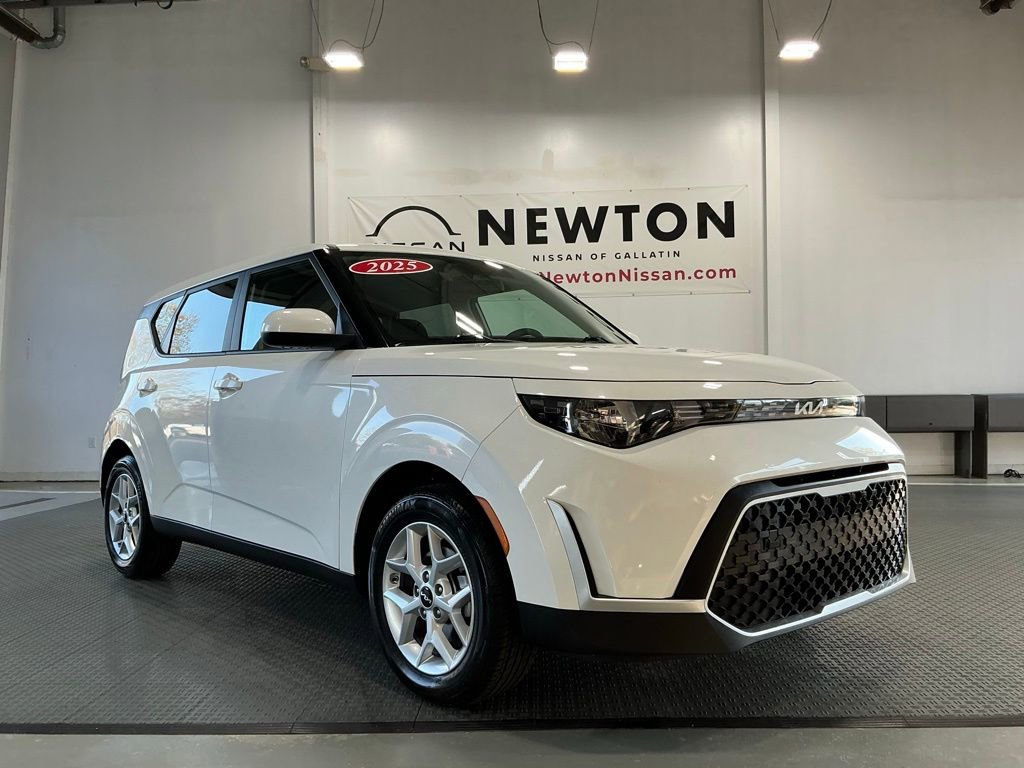 Used 2025 Kia Soul LX w/ LX Technology Package image 21