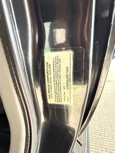Used 2006 Chrysler Town & Country Touring w/ Trailer Tow Prep Group FWD image 54