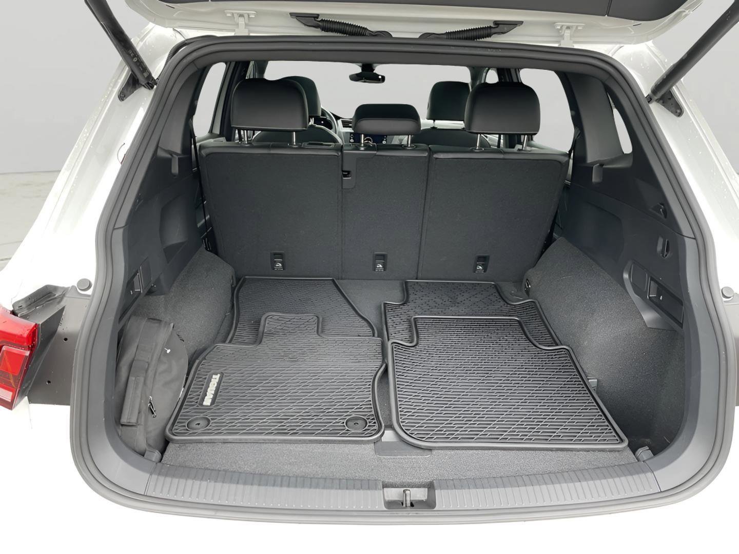 Used 2022 Volkswagen Tiguan SE R-Line image 9