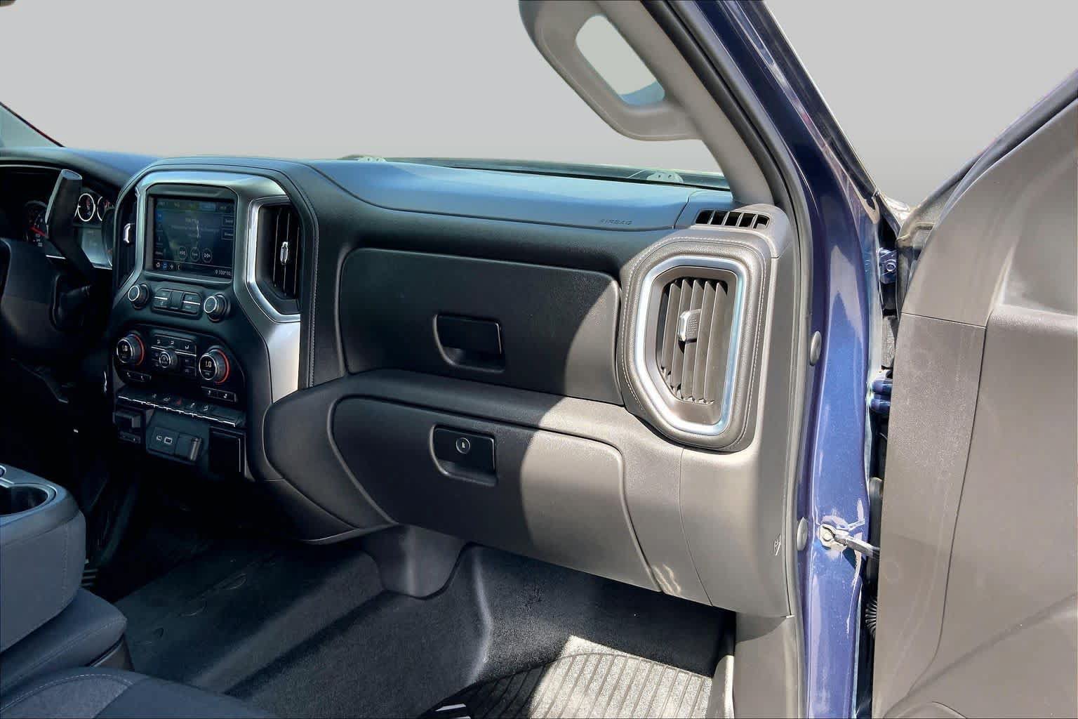 Used 2020 Chevrolet Silverado 1500 RST w/ Texas Edition AWD/4WD image 18