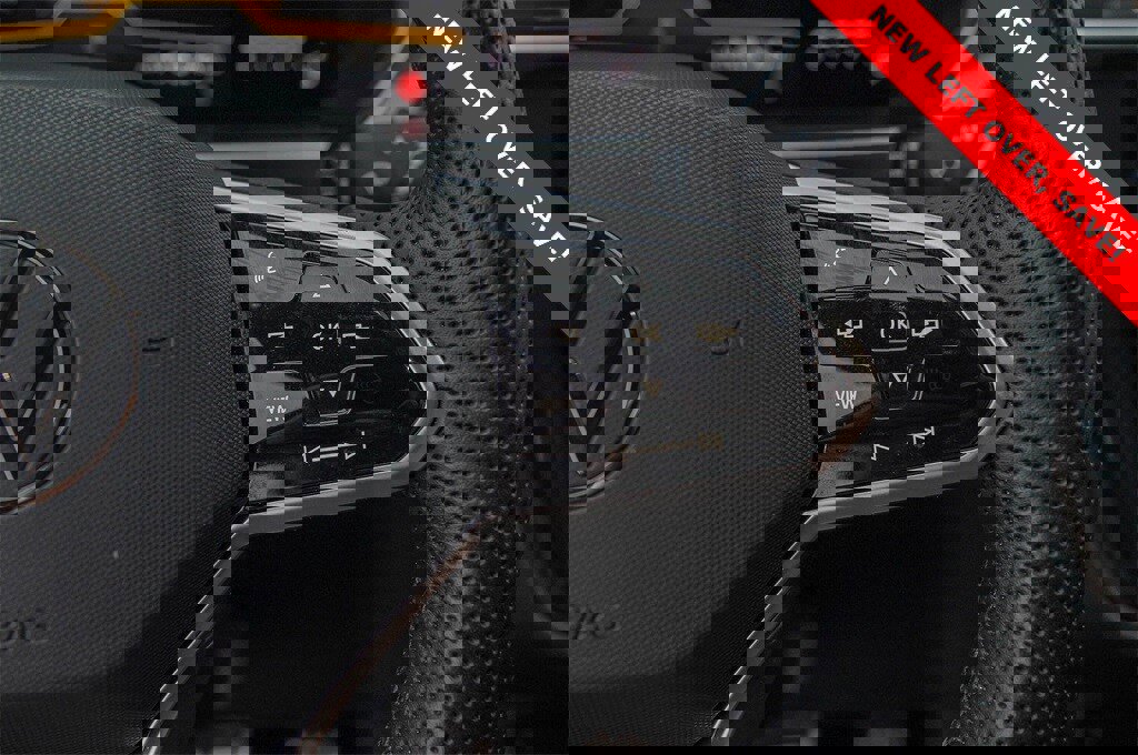 Used 2024 Volkswagen Tiguan SE R-Line image 12