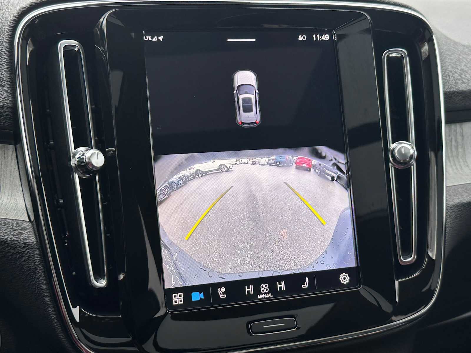 Used 2025 Volvo XC40 B5 Plus w/ Climate Package image 26