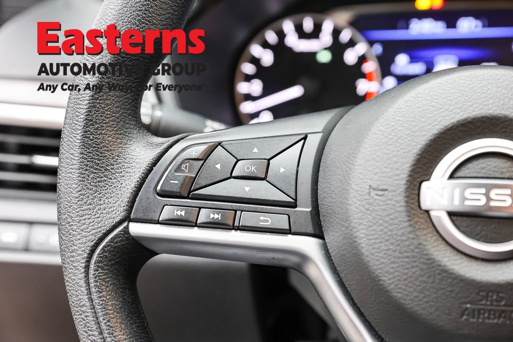 Used 2024 Nissan Altima 2.5 SV FWD image 14