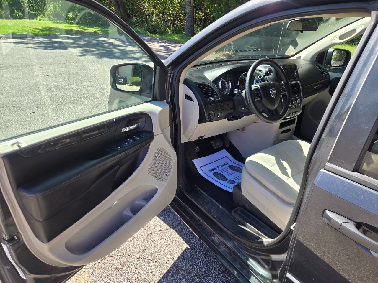 Used 2011 Dodge Grand Caravan Mainstreet w/ PWR Convenience Group FWD image 17