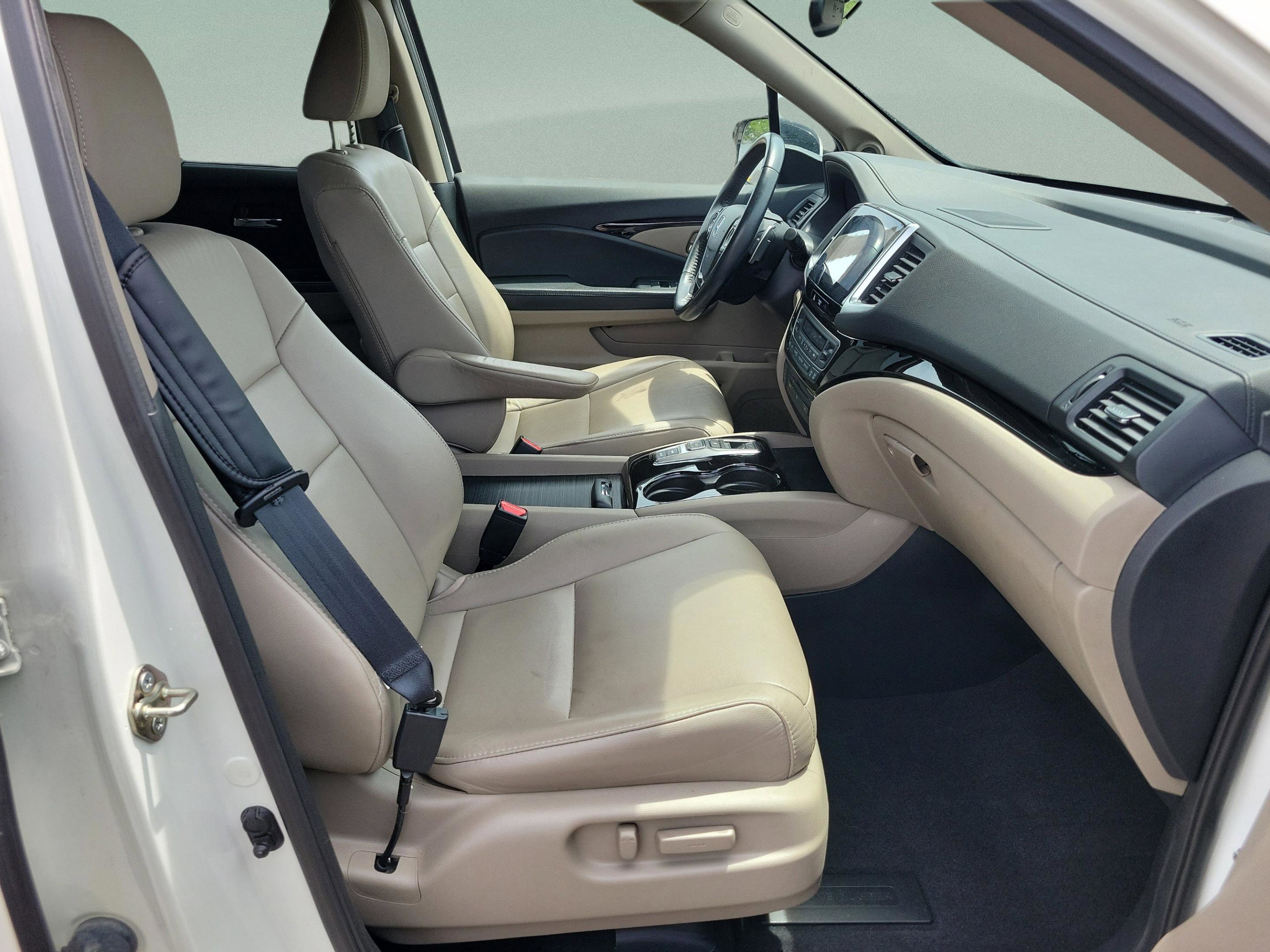 Certified 2017 Honda Pilot Touring image 18