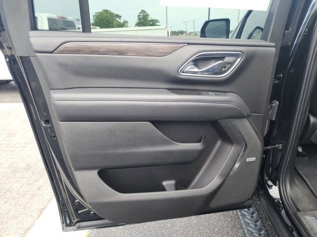 Used 2021 Chevrolet Suburban Z71 w/ Z71 Signature Package AWD/4WD image 18