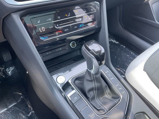 Used 2025 Volkswagen Taos SE w/ Panoramic Sunroof Package image 12