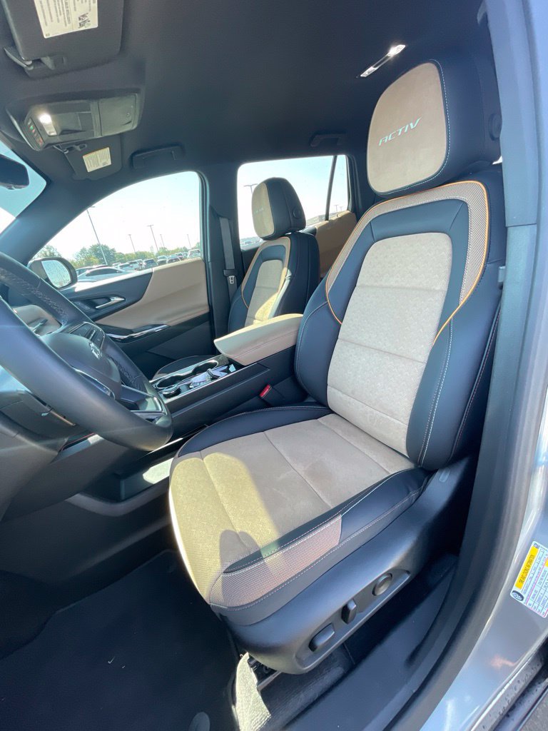 Used 2025 Chevrolet Equinox ACTIV w/ Safety and Technology Package FWD image 10