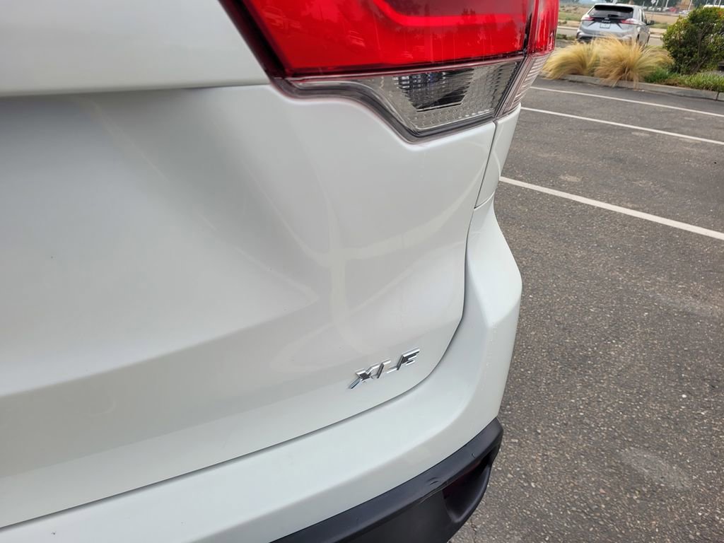 Used 2019 Toyota Highlander XLE image 8