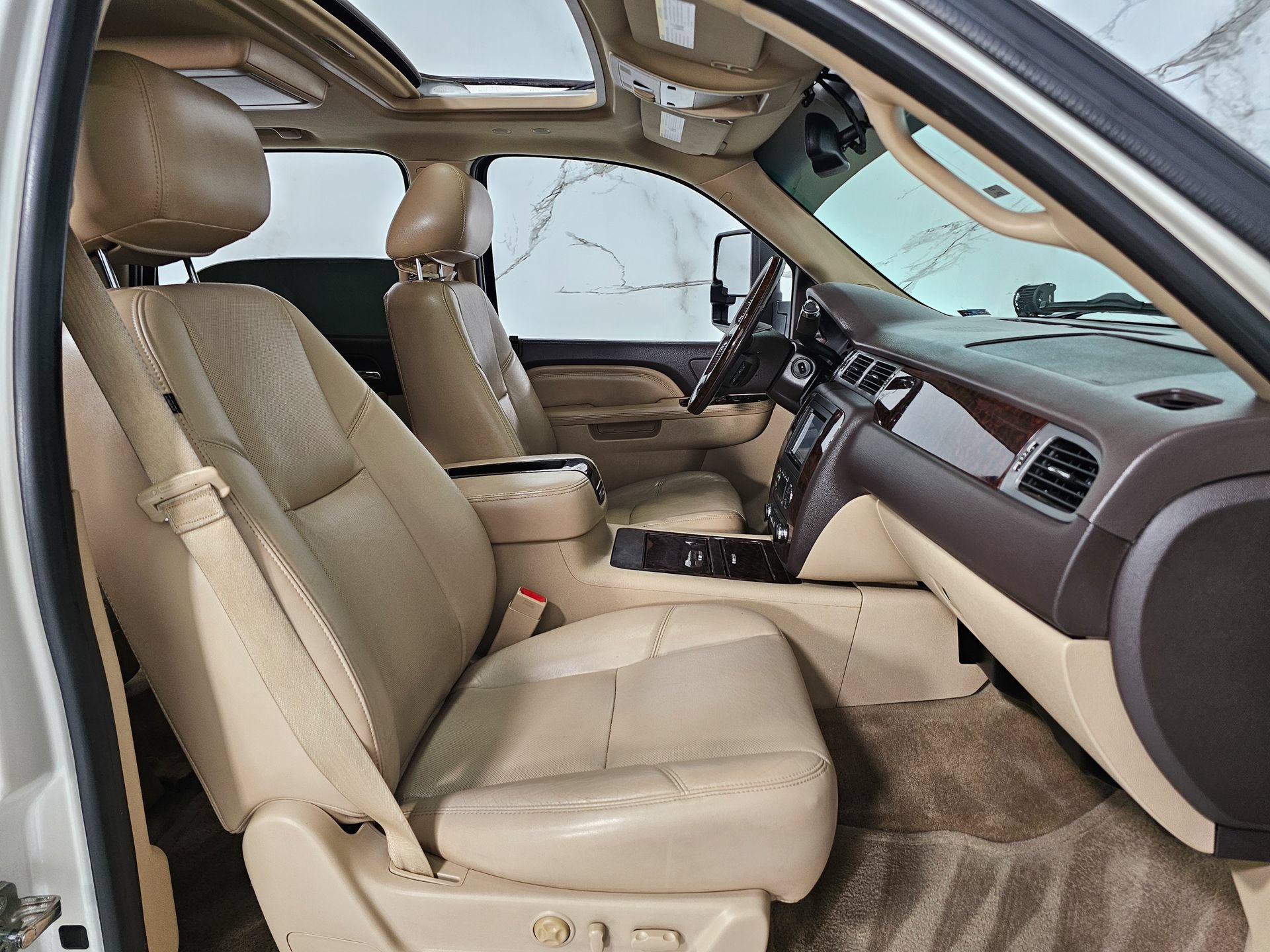Used 2014 GMC Yukon Denali AWD/4WD image 2