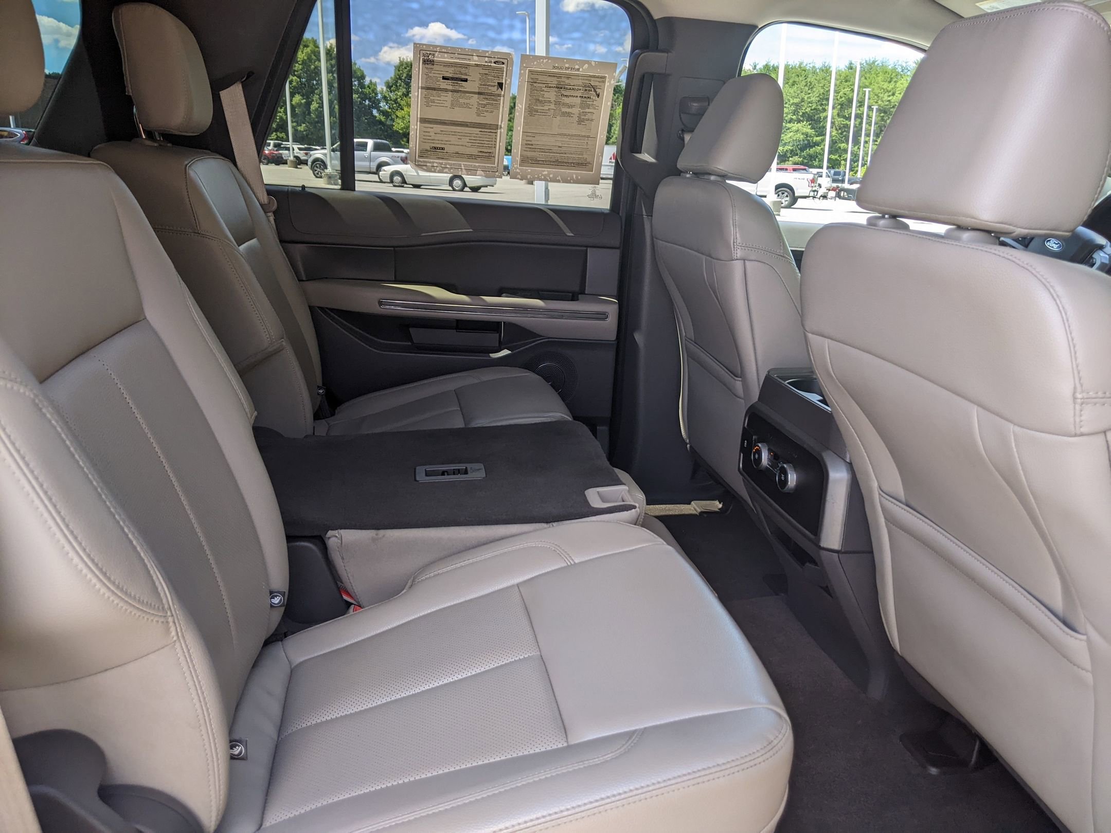 Used 2021 Ford Expedition XLT image 35