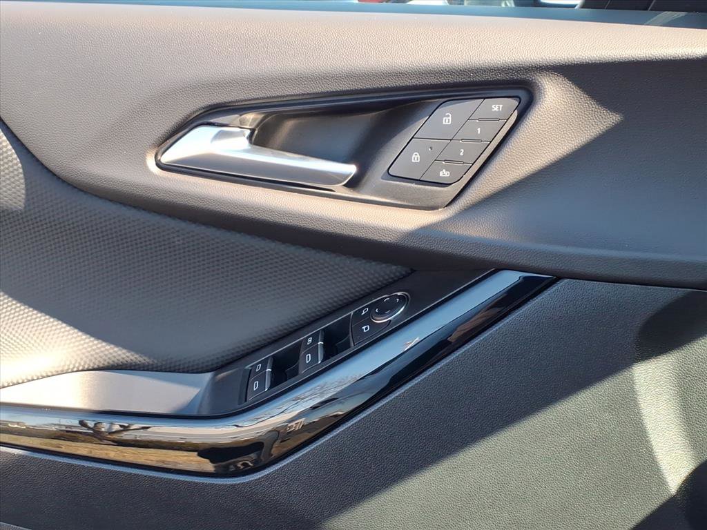 Used 2025 Chevrolet Equinox RS w/ Convenience Package III image 22