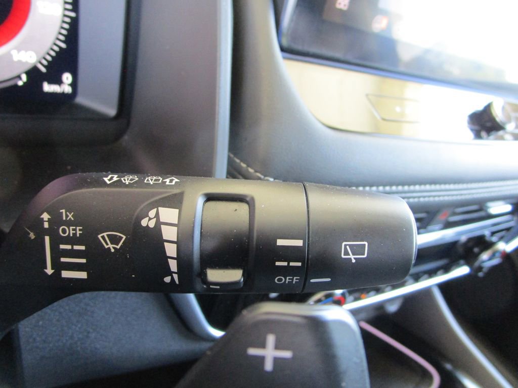 Used 2025 Nissan Rogue SL AWD/4WD image 32