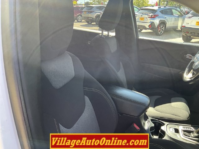 Used 2017 Jeep Cherokee Sport w/ Cold Weather Group FWD image 35