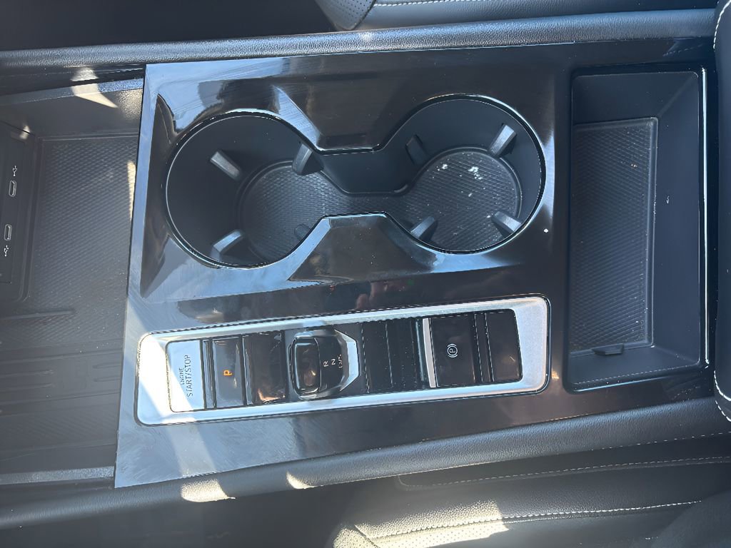 Used 2025 Volkswagen Atlas SE image 28