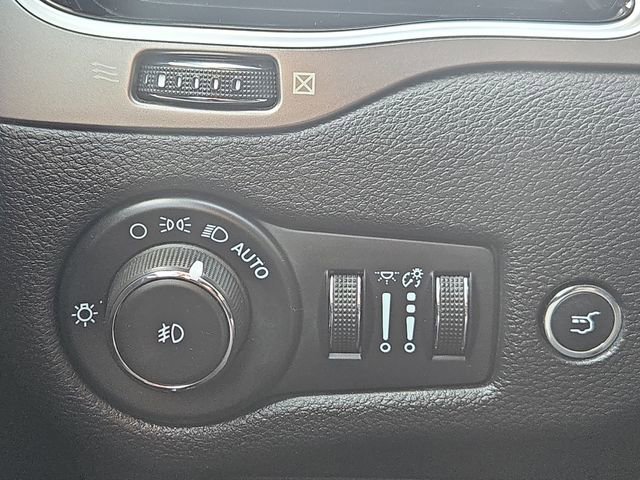 Used 2021 Jeep Cherokee Limited AWD/4WD image 27
