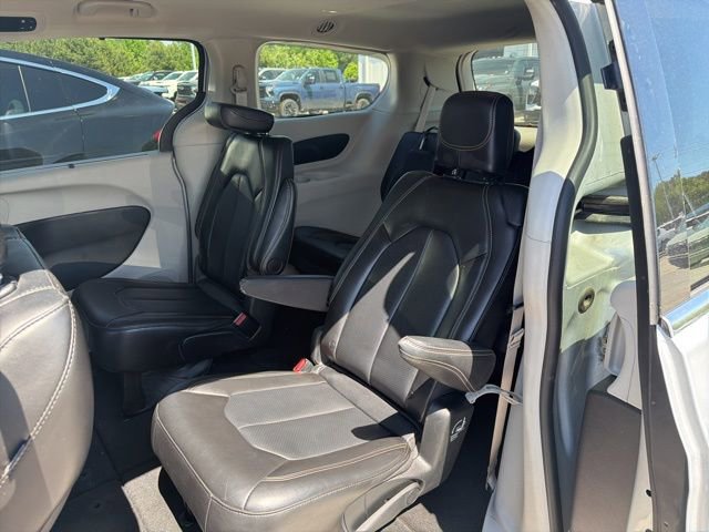 Used 2024 Chrysler Pacifica Touring-L FWD image 9