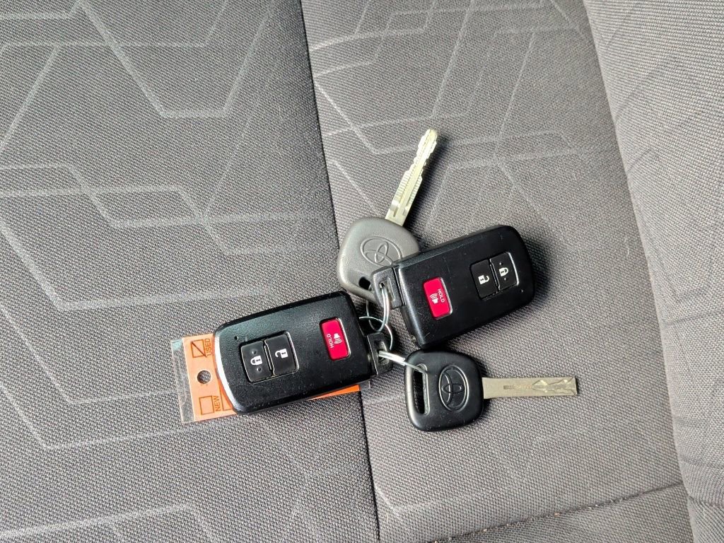 Used 2017 Toyota Tacoma TRD Sport w/ Premium & Technology Package image 46