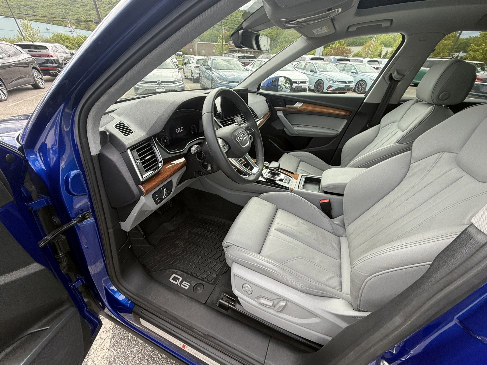 Used 2022 Audi Q5 e Premium Plus w/ Premium Plus Package image 10