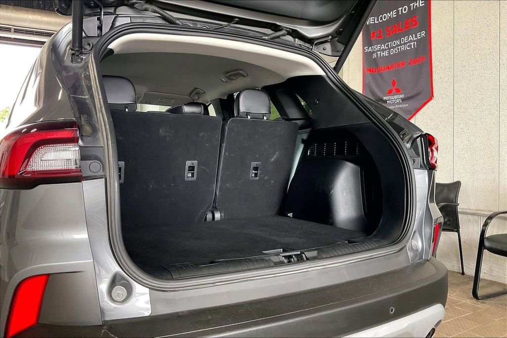 Used 2025 Ford Escape Platinum AWD/4WD image 18