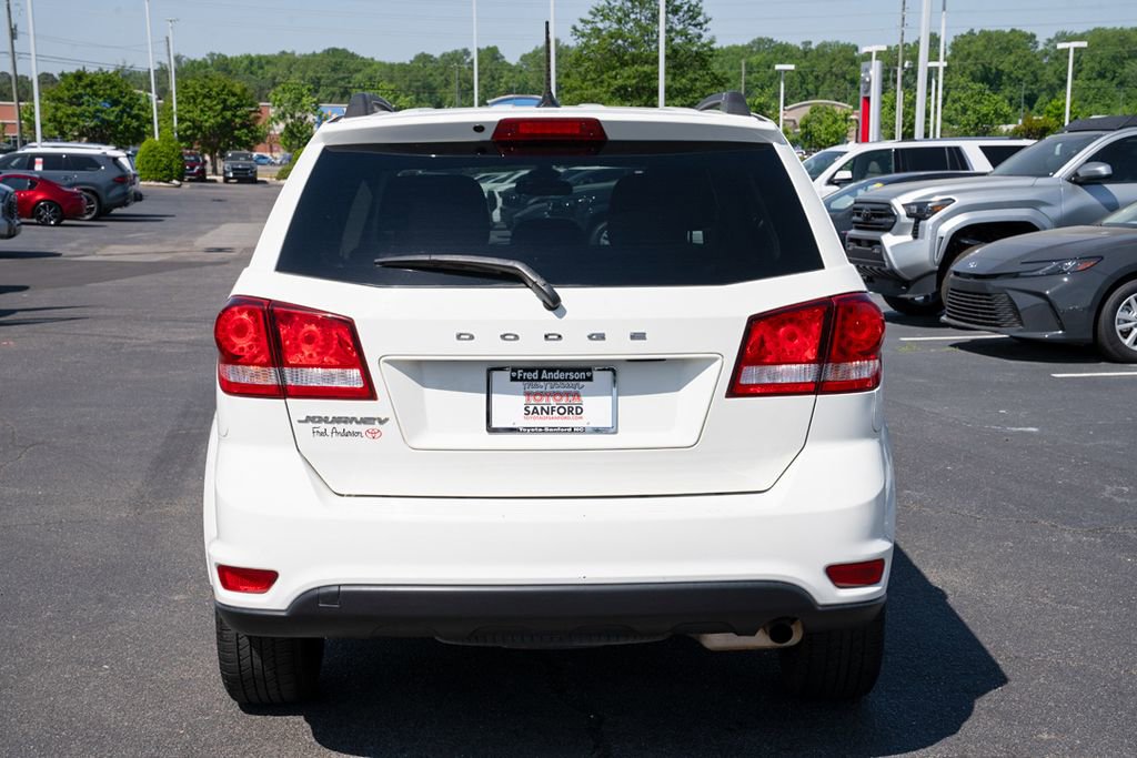 Used 2018 Dodge Journey SXT w/ Blacktop Package FWD image 4