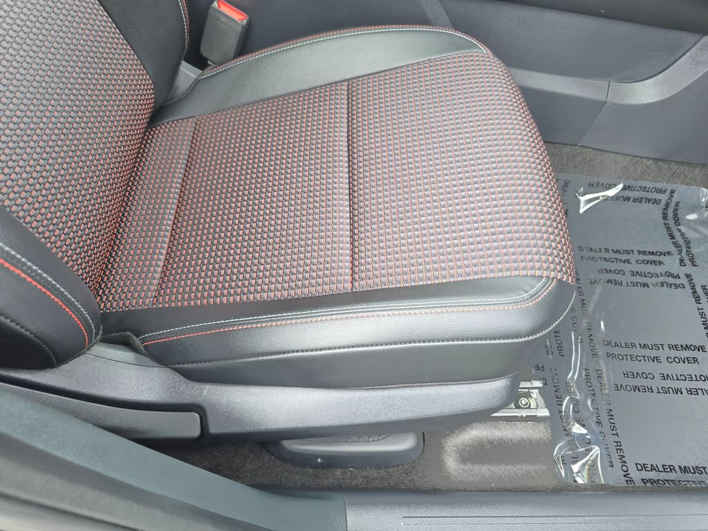 Used 2025 Nissan Kicks SR w/ SR Premium Package FWD image 16