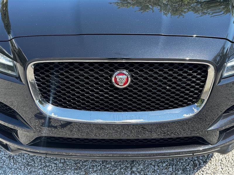 Used 2018 Jaguar F-PACE Portfolio image 12
